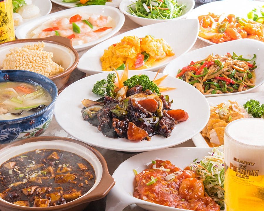 麻婆豆腐などが並ぶ貴麗の中華料理